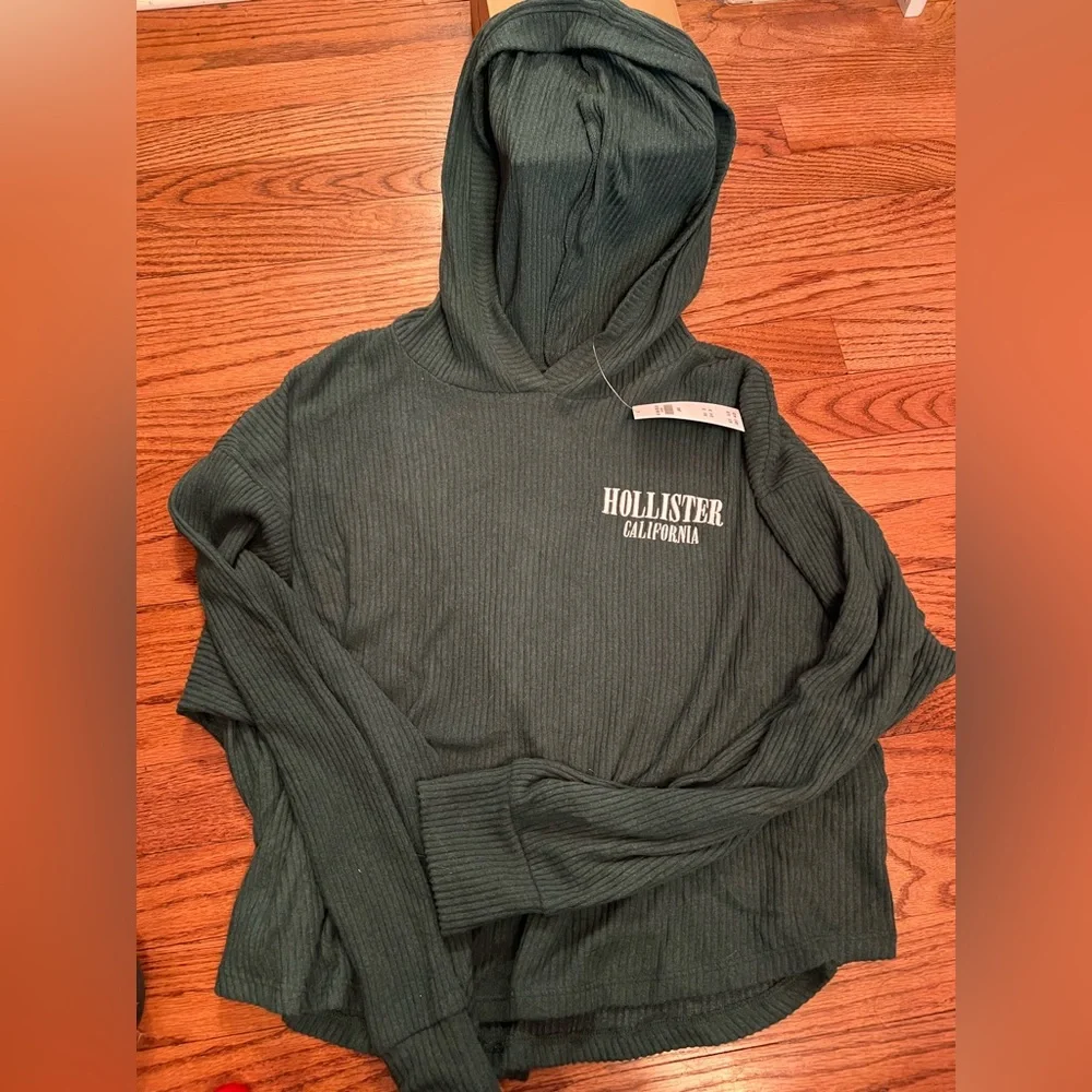 Hollister Women’s Hoodie Sweater - Picture 2 of 5